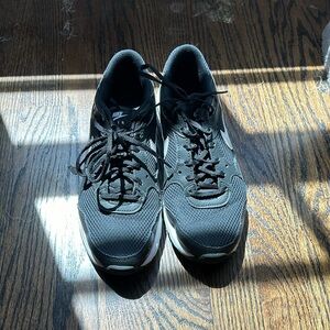 Women’s Nike air max size 8 black